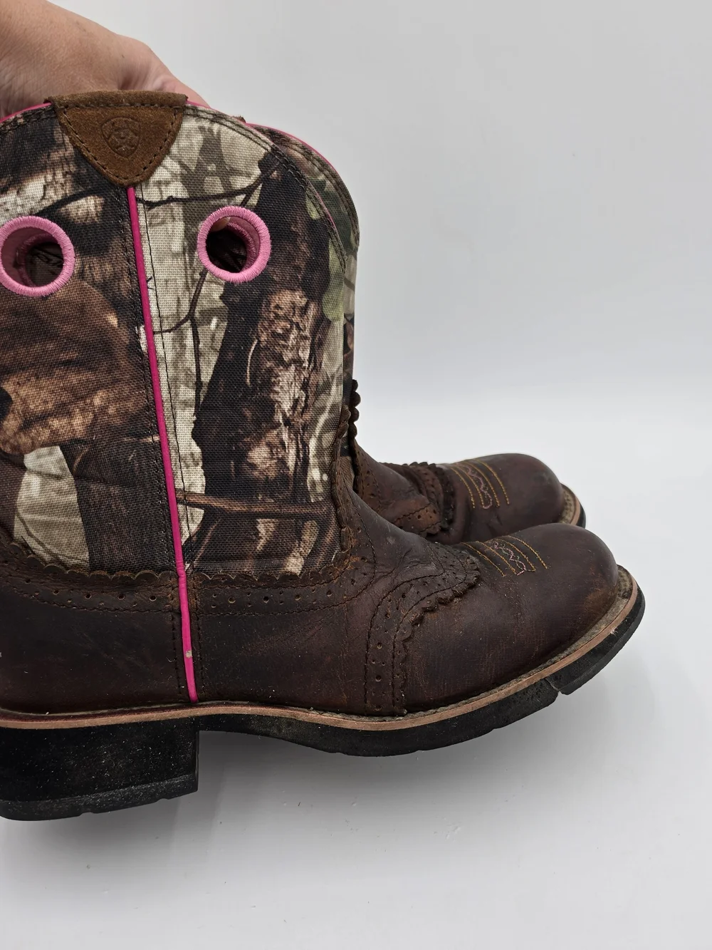 Ariat women’s camo‑and‑pink boots, size 9.5